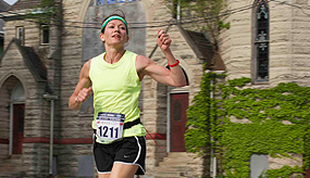 Converse runners in Peoria Marathon